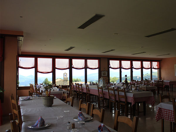 Interior del comedor de Restaurante Gazteategi Jatetxea